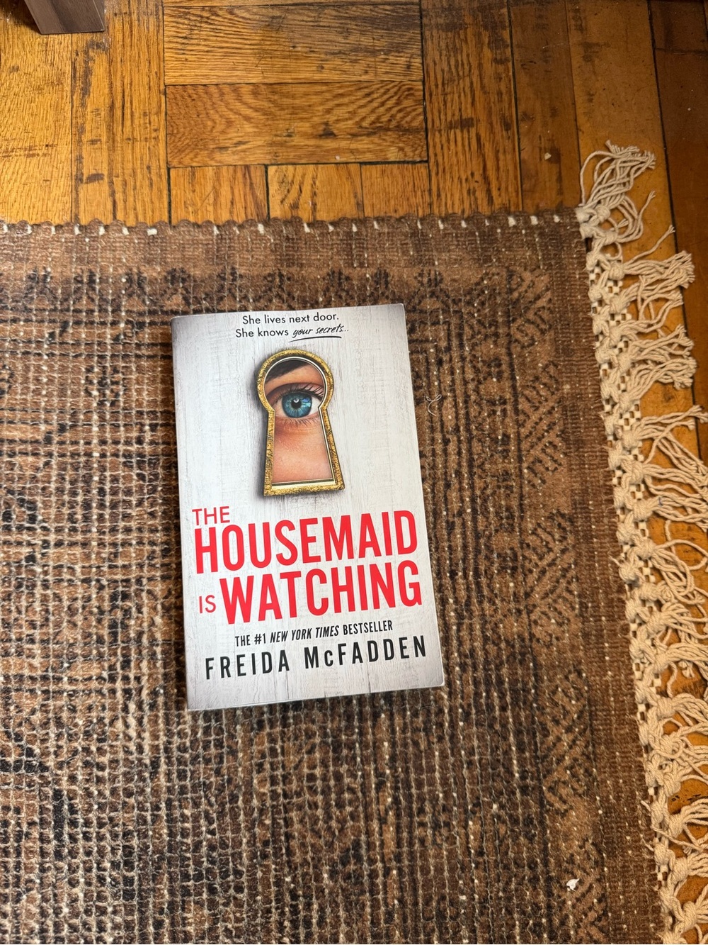 The Housemaid Is Watching by - Paperback, White/Red Cover